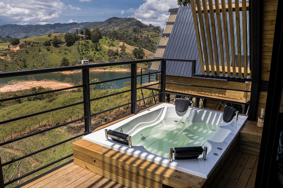 Lujosa relajación junto al lago con jacuzzi