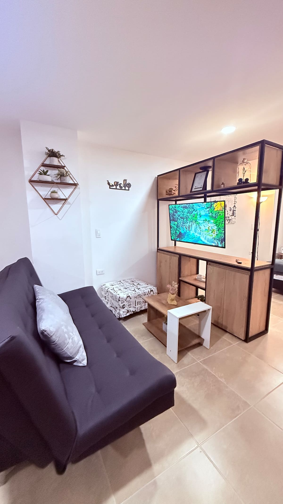 Hermoso aparta-estudio completo en Itagüí - 201