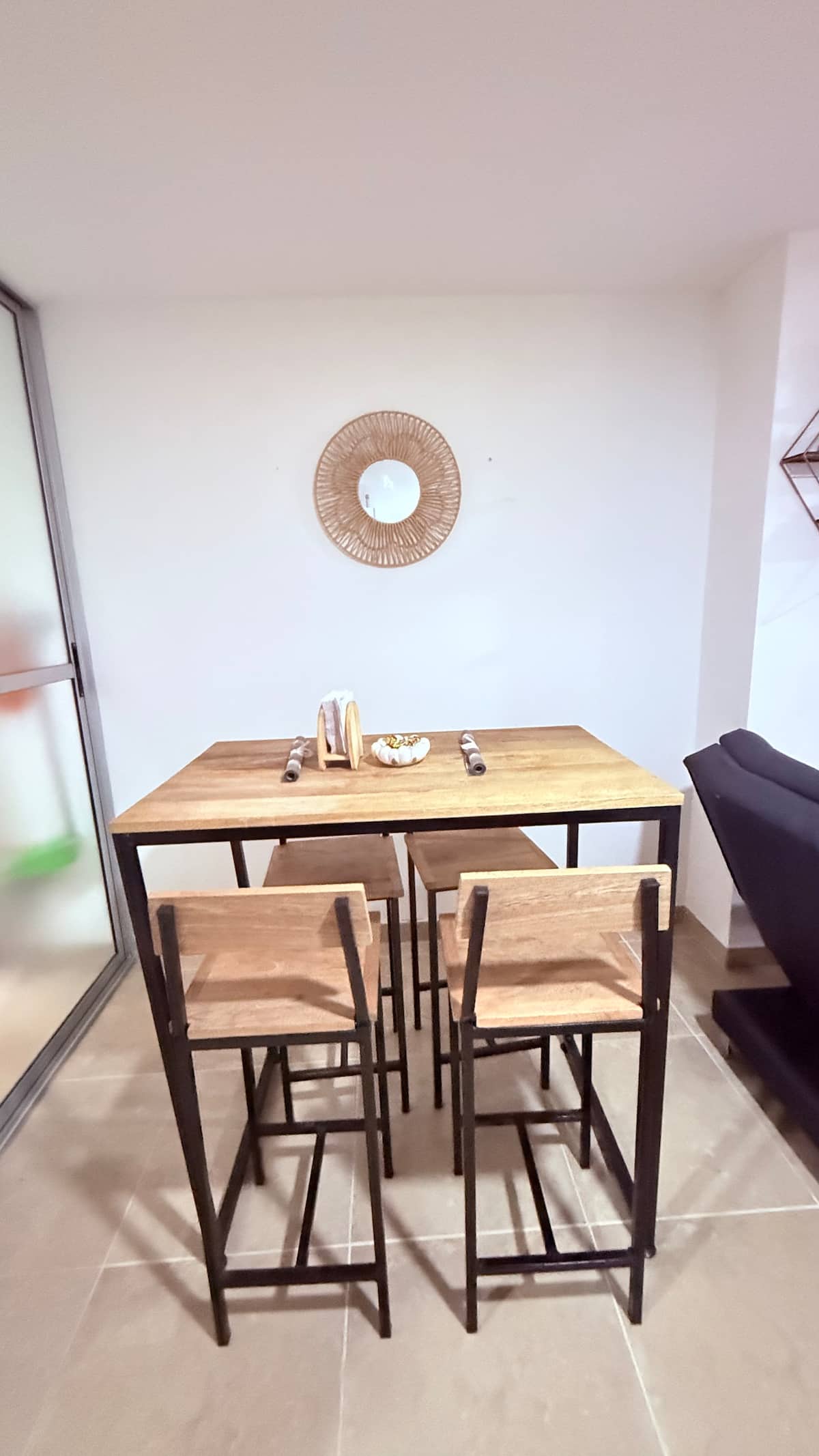 Hermoso aparta-estudio completo en Itagüí - 201