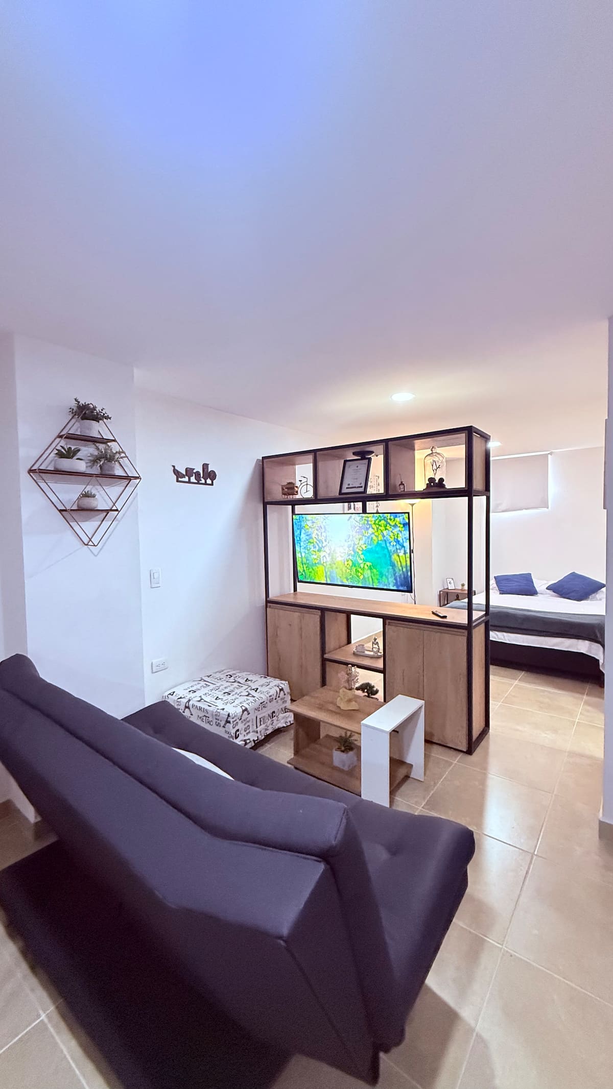 Hermoso aparta-estudio completo en Itagüí - 201
