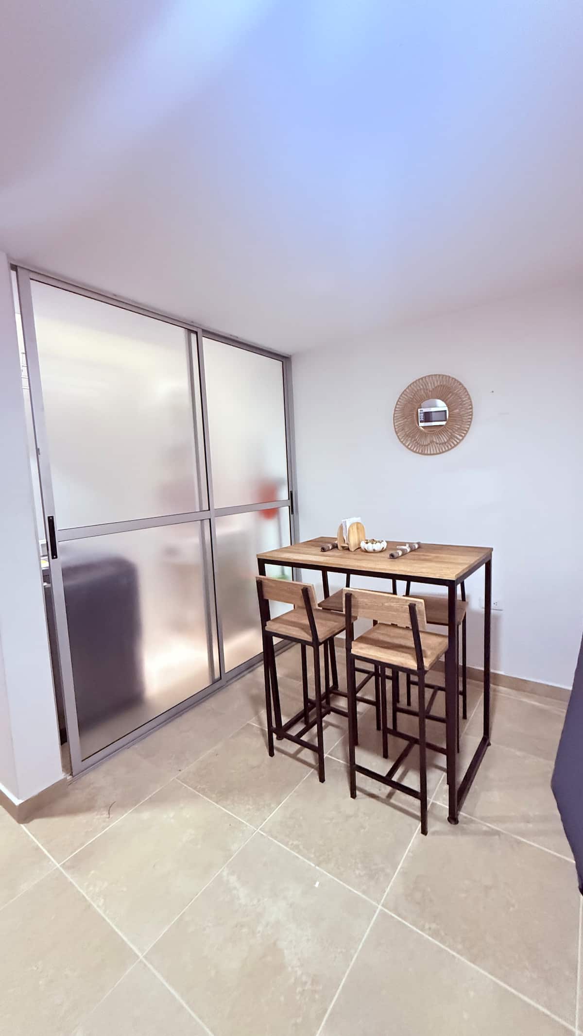 Hermoso aparta-estudio completo en Itagüí - 201
