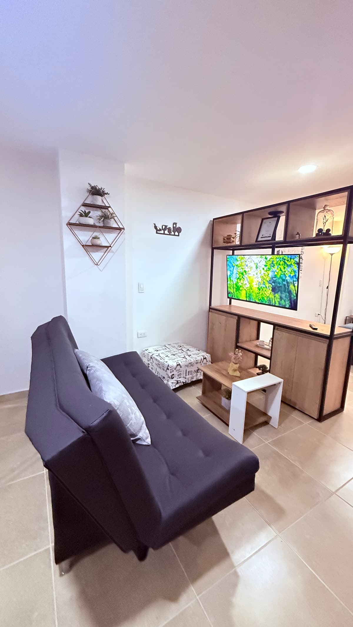Hermoso aparta-estudio completo en Itagüí - 201