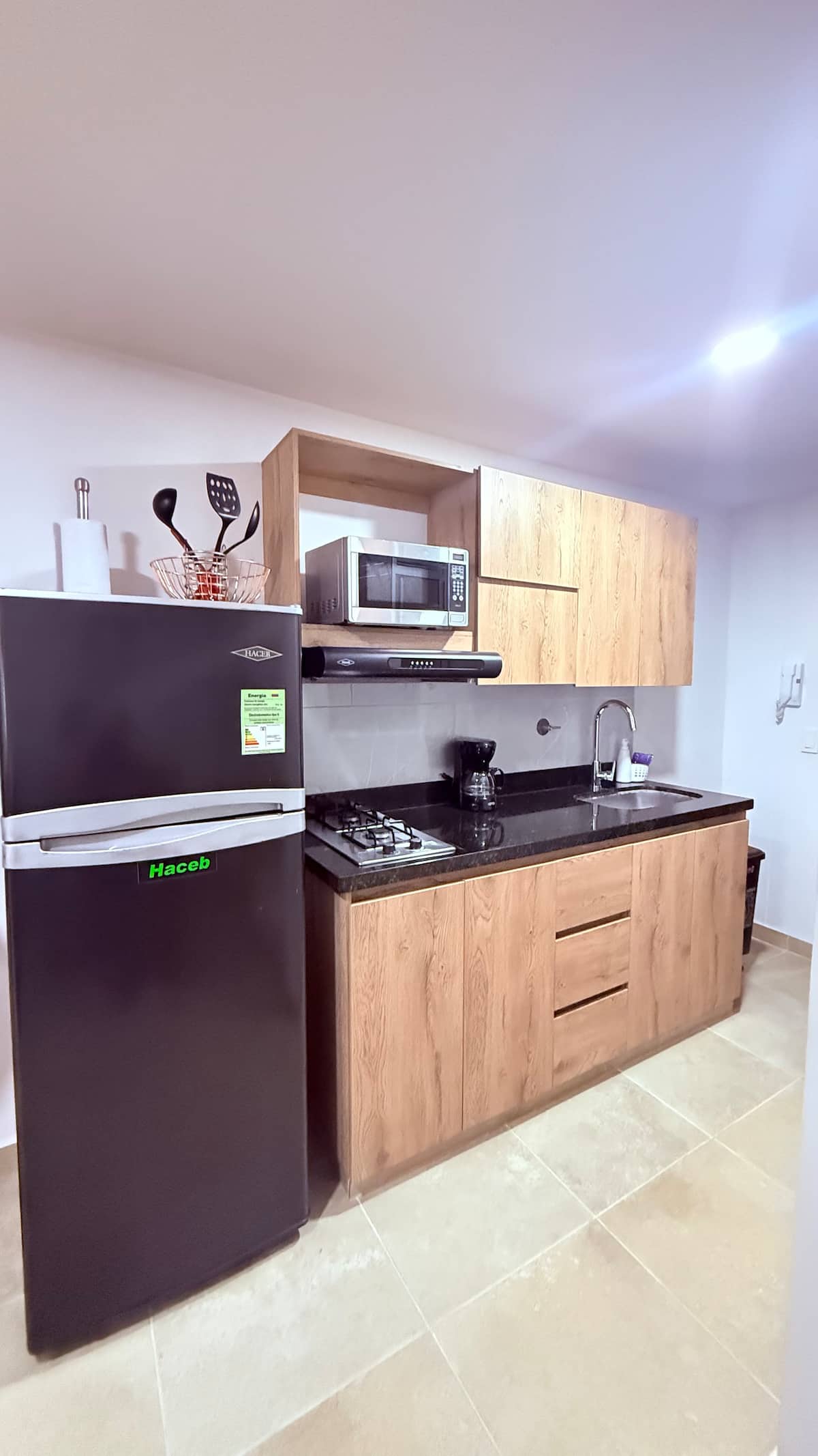 Hermoso aparta-estudio completo en Itagüí - 201