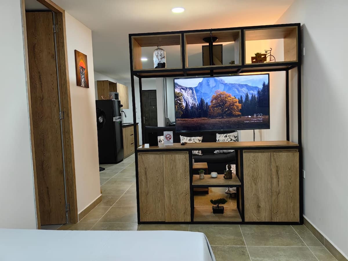 Hermoso aparta-estudio completo en Itagüí - 201