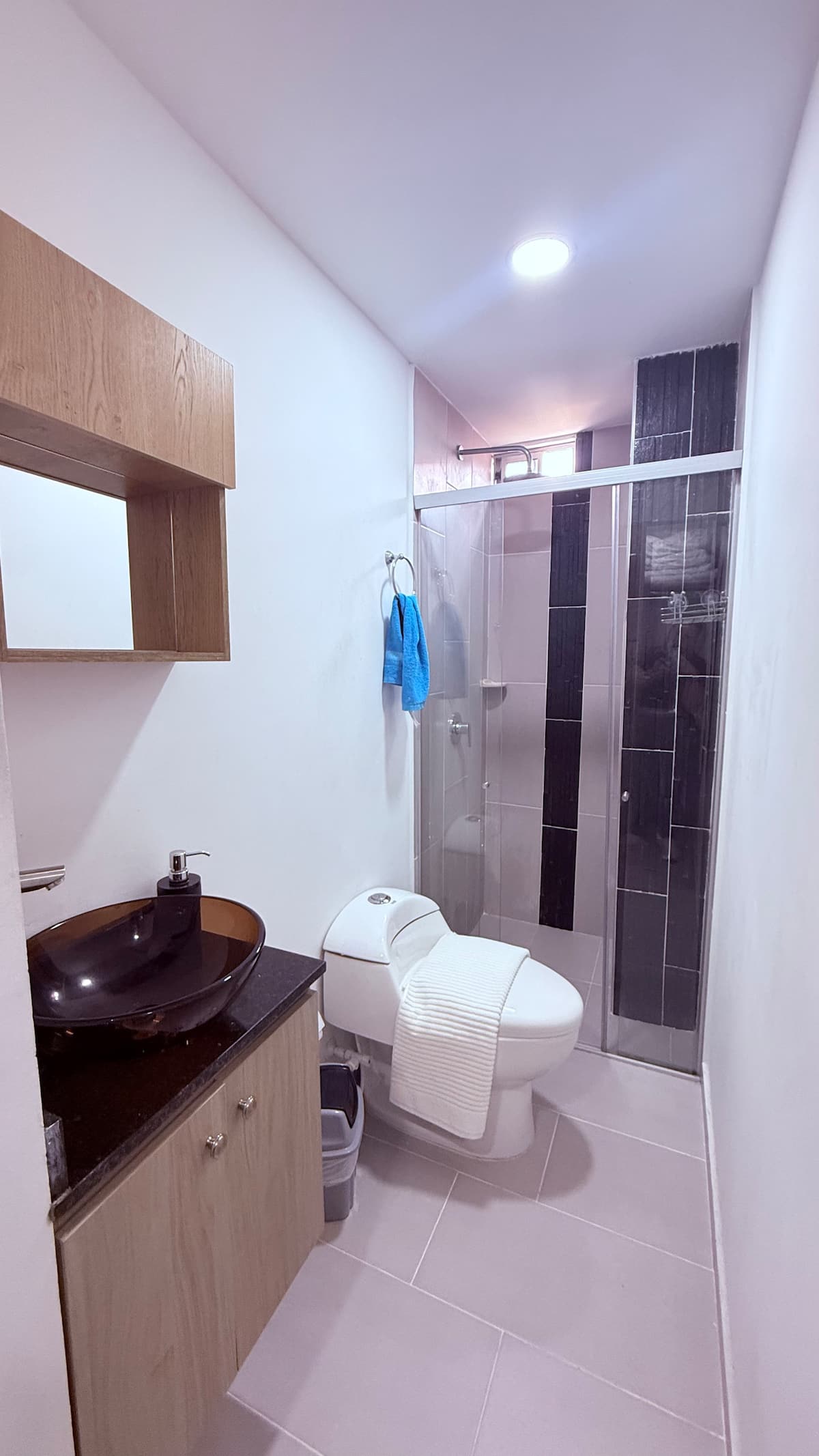 Hermoso aparta-estudio completo en Itagüí - 201