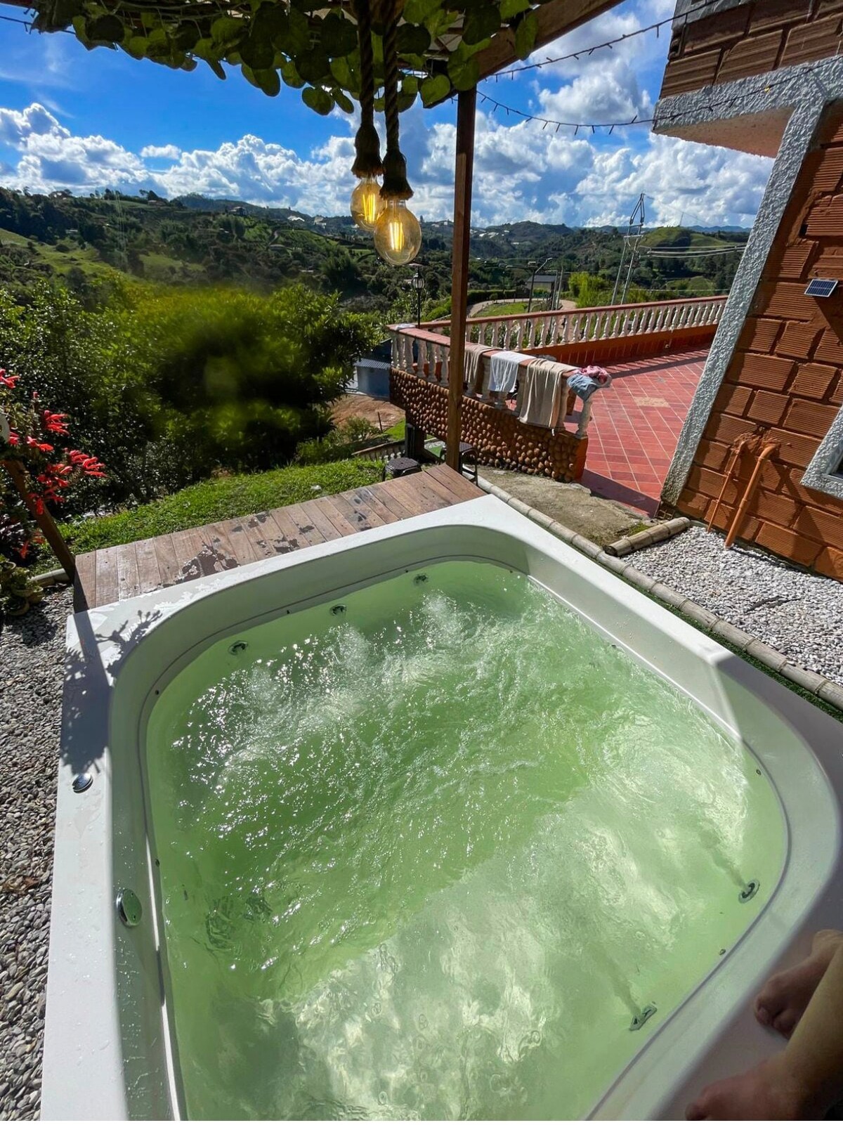 Casa encantadora + jacuzzi + parrilla + estacionamiento + chimenea en El Peñol