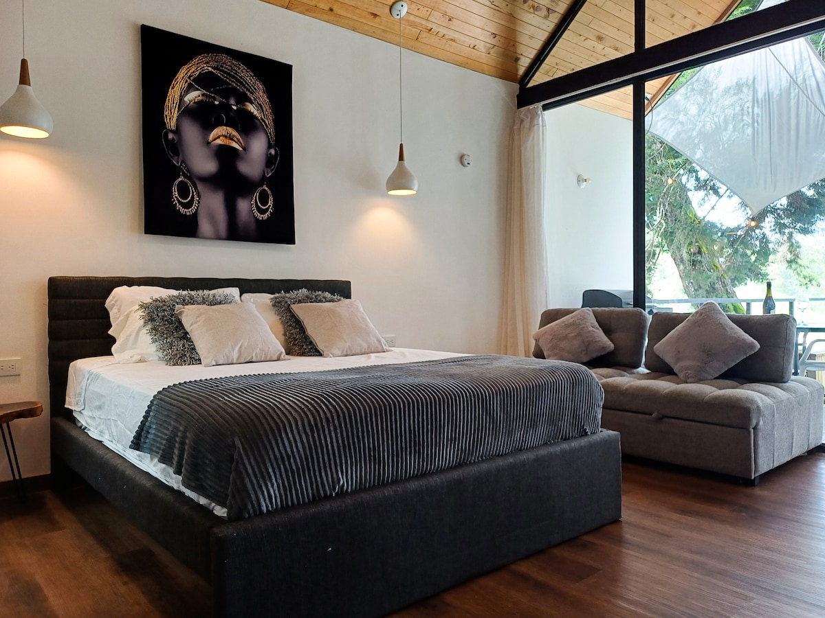 Tree House: Cabaña privada con jacuzzi y kayak