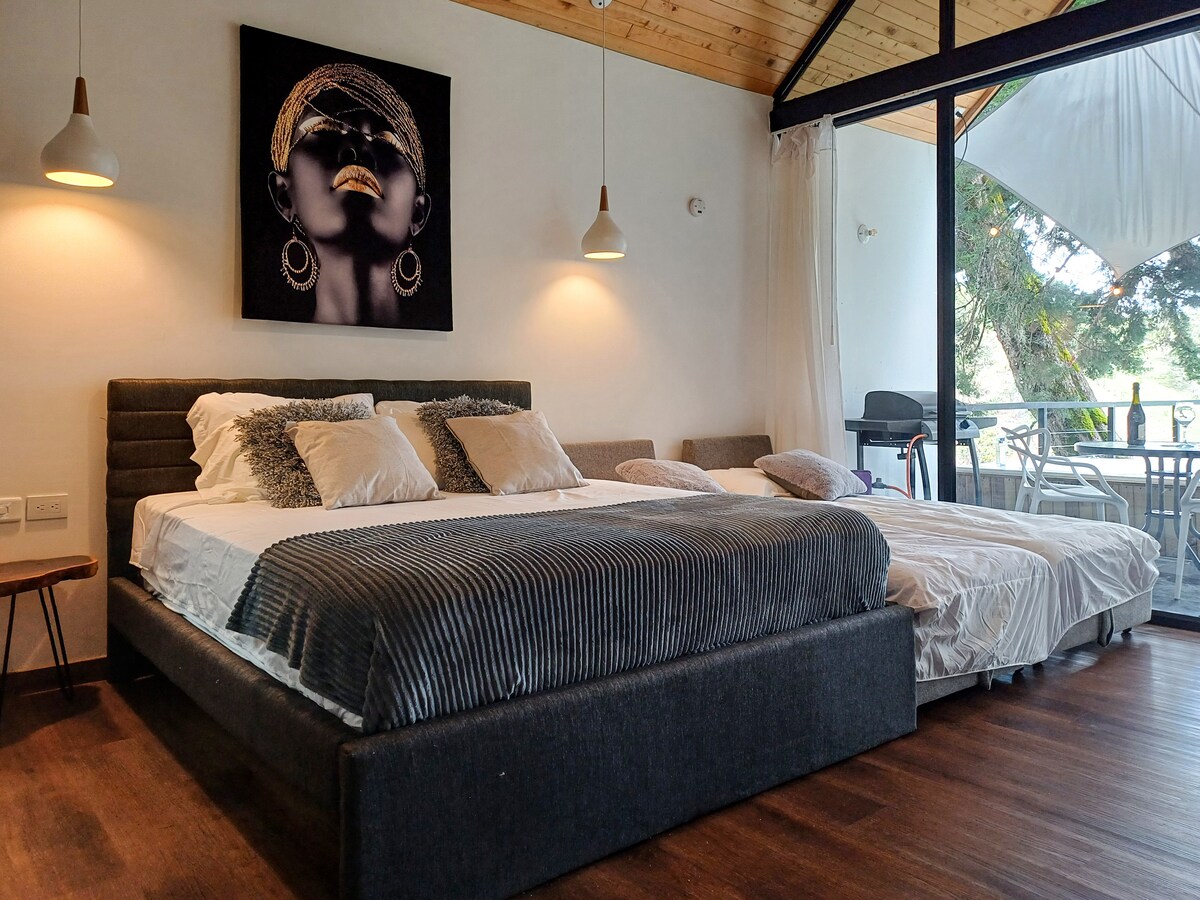 Tree House: Cabaña privada con jacuzzi y kayak