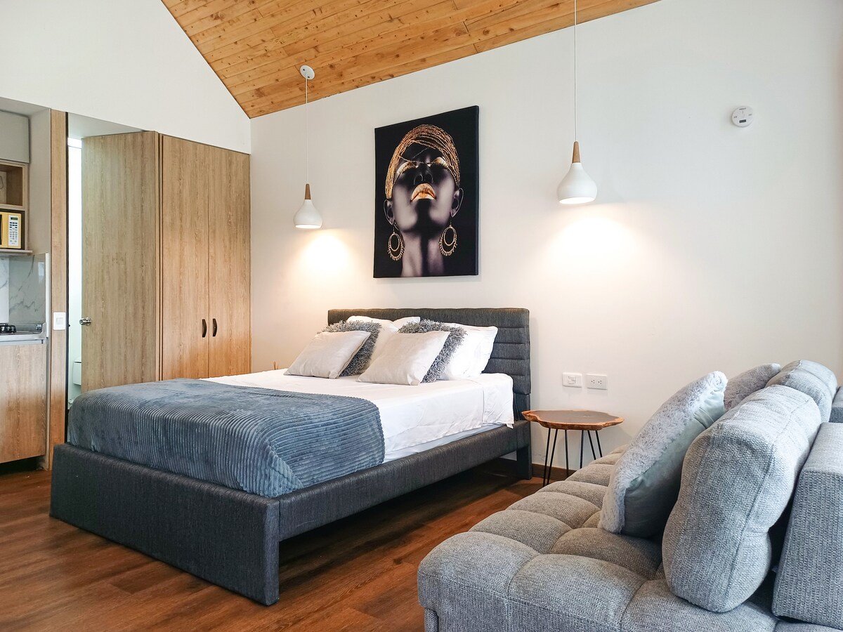 Tree House: Cabaña privada con jacuzzi y kayak