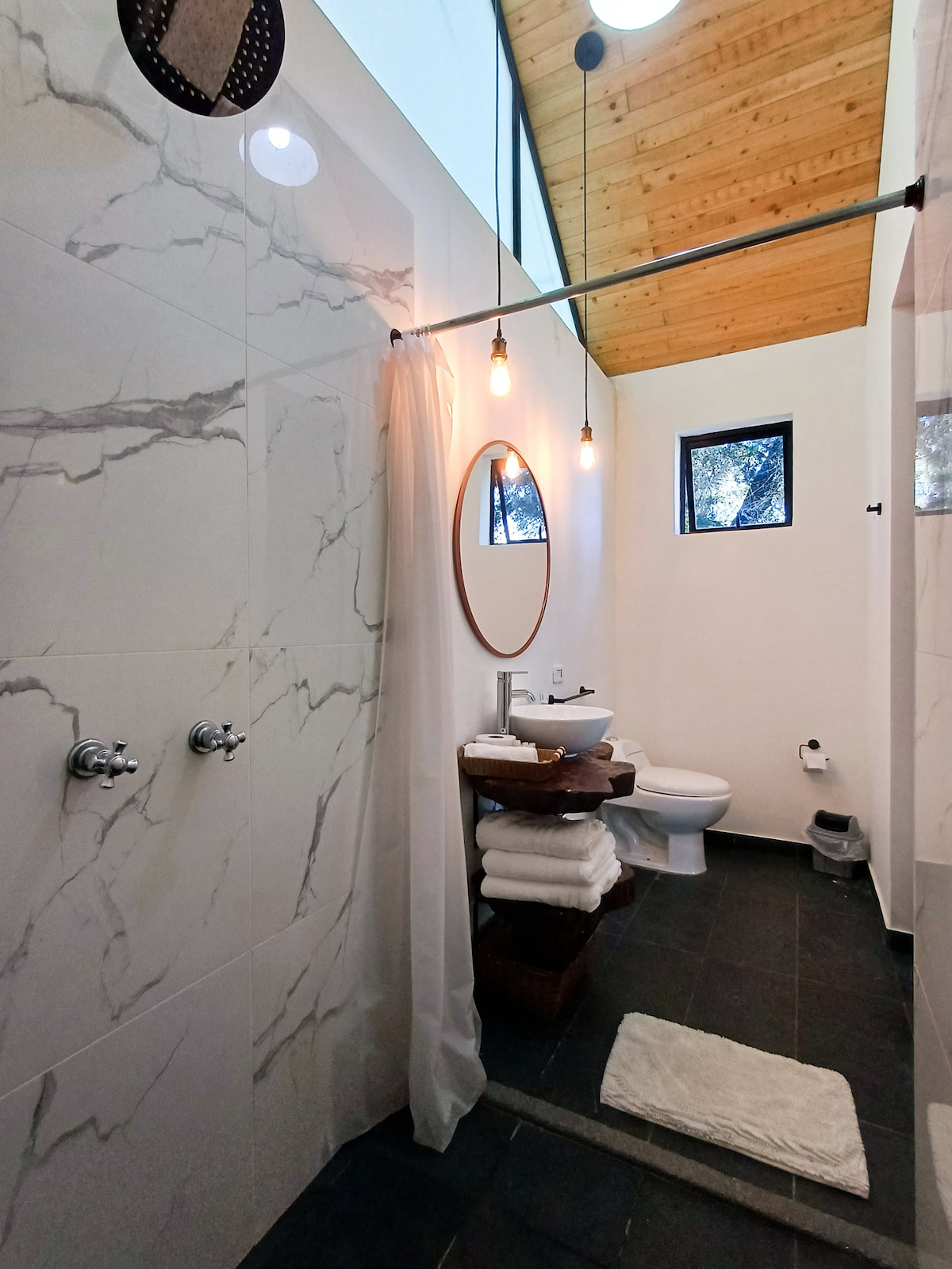 Tree House: Cabaña privada con jacuzzi y kayak