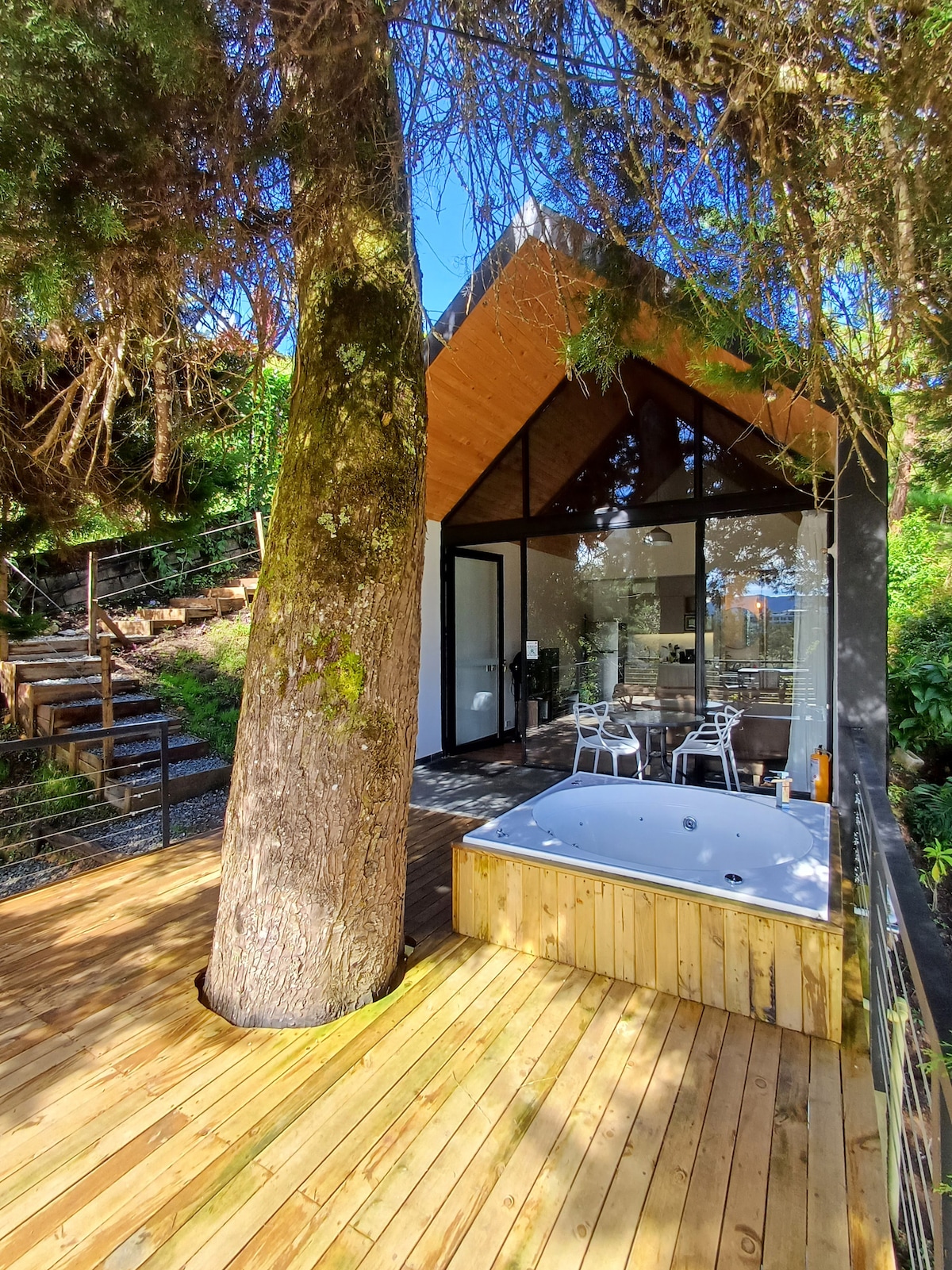 Tree House: Cabaña privada con jacuzzi y kayak