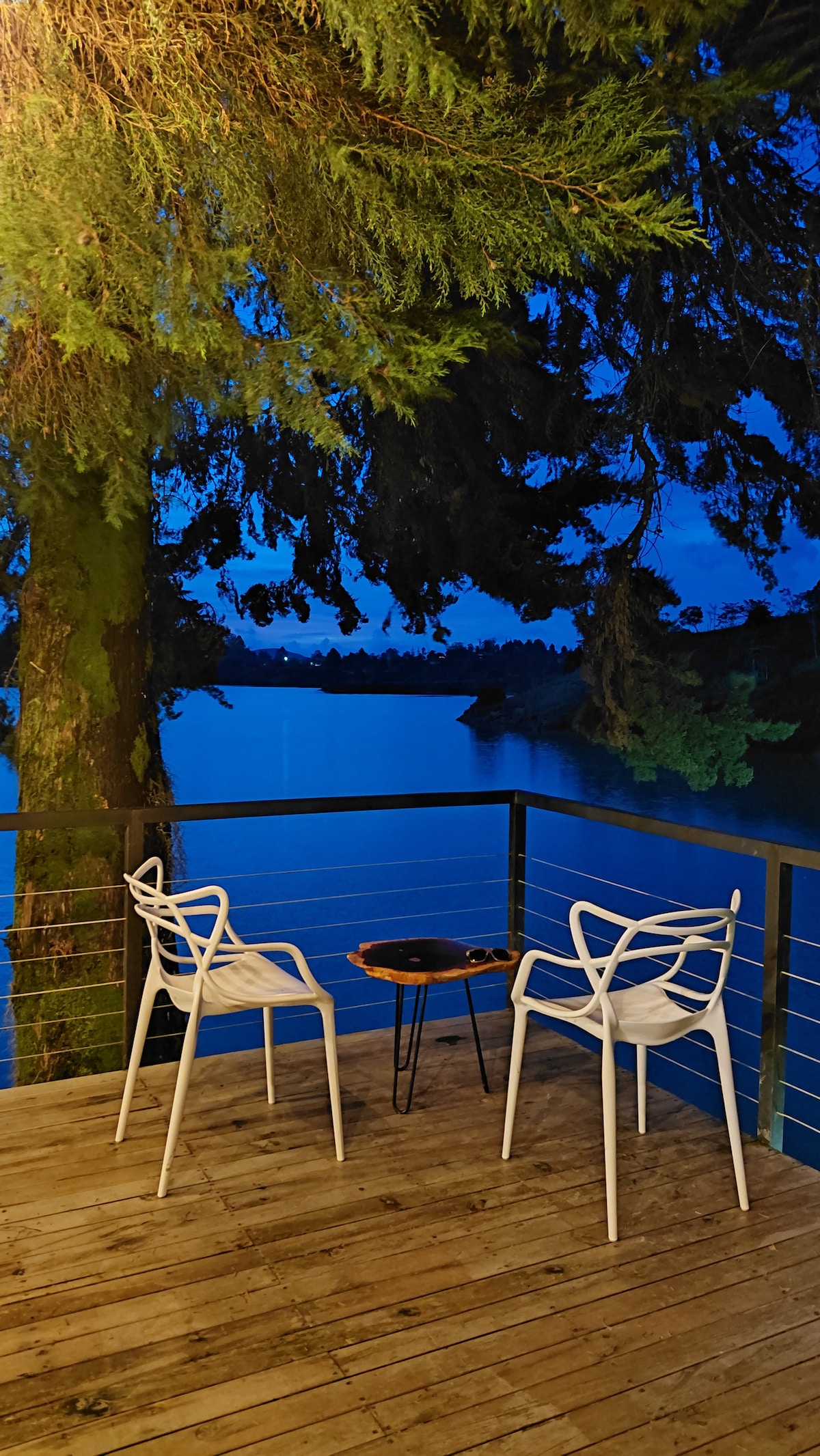 Tree House: Cabaña privada con jacuzzi y kayak