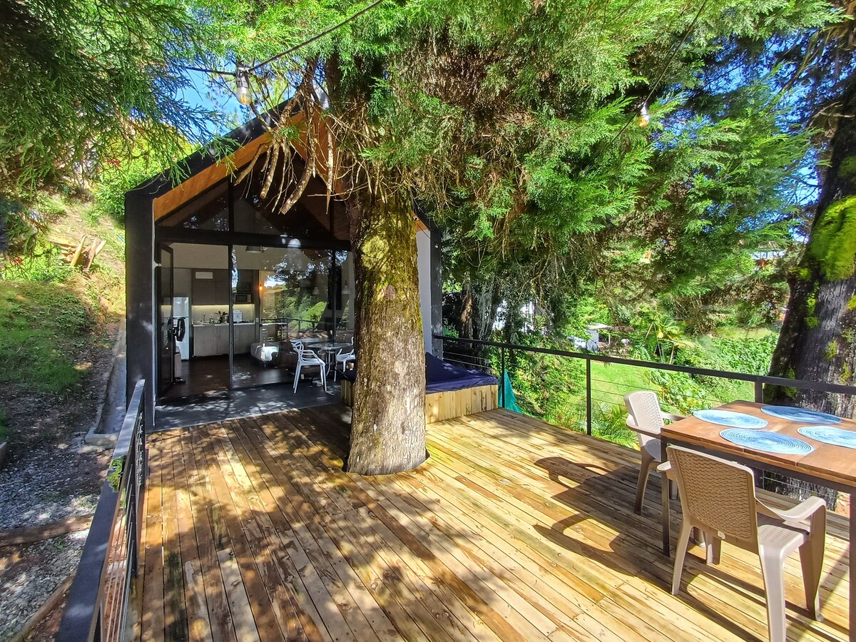 Tree House: Cabaña privada con jacuzzi y kayak