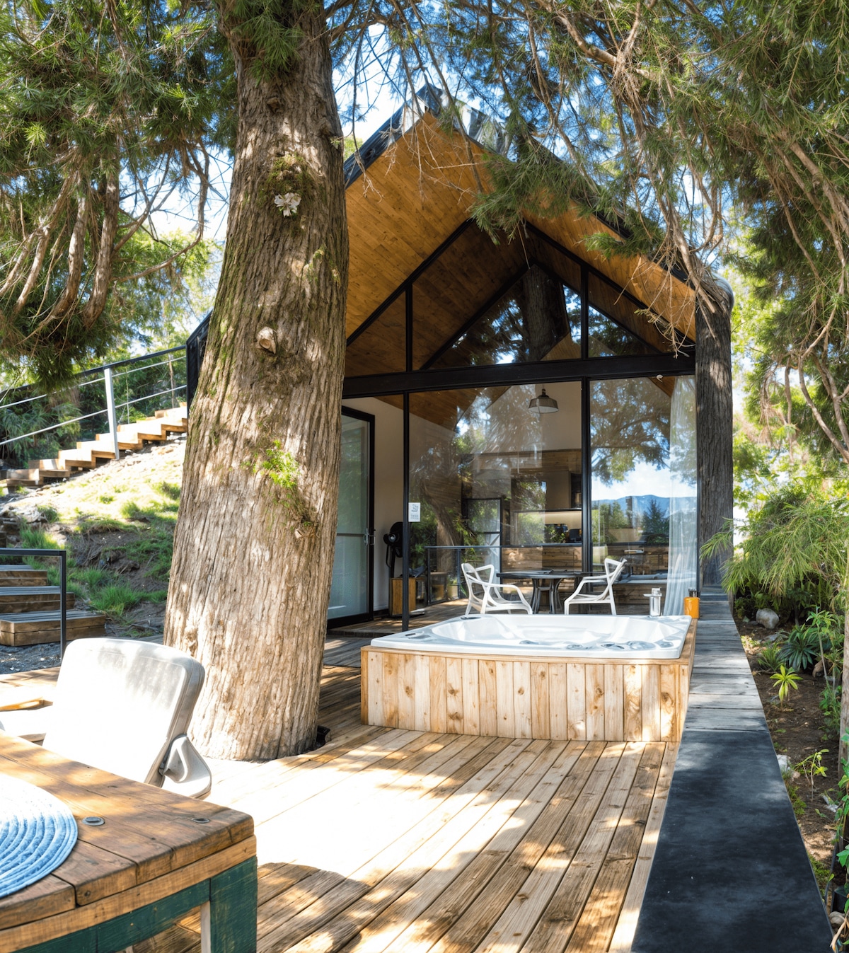 Tree House: Cabaña privada con jacuzzi y kayak