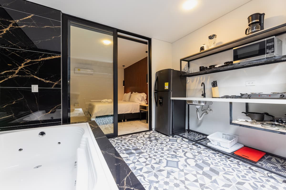 Jacuzzi privado•A 15 min a pie de Provenza•Wifi•Aire acondicionado•205