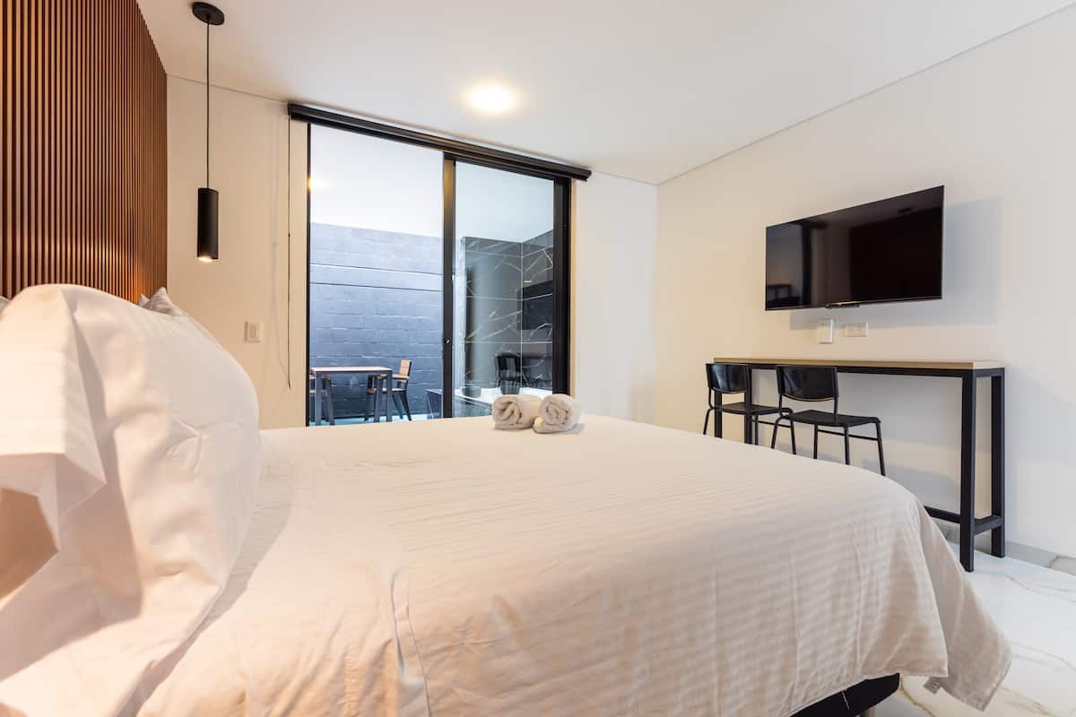 Jacuzzi privado•A 15 min a pie de Provenza•Wifi•Aire acondicionado•205