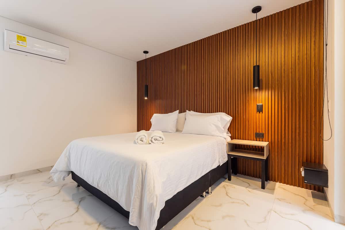 Jacuzzi privado•A 15 min a pie de Provenza•Wifi•Aire acondicionado•205