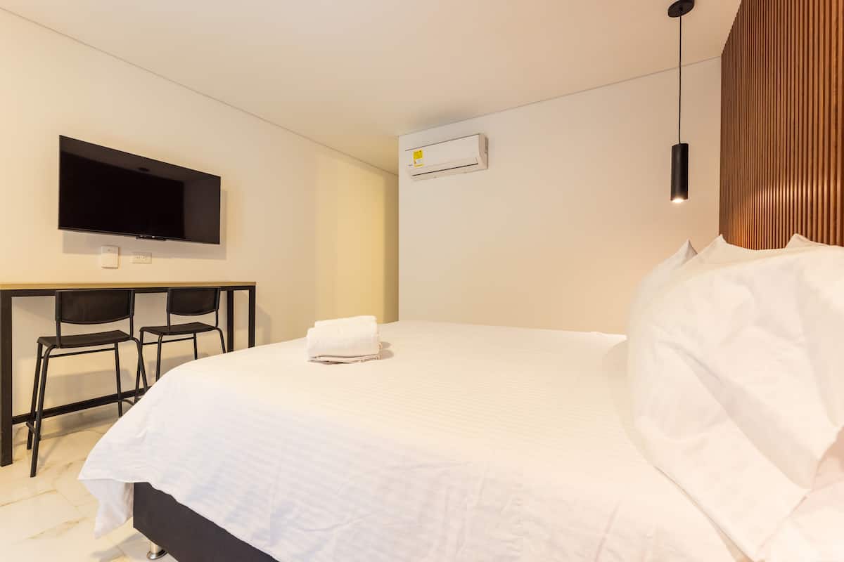 Jacuzzi privado•A 15 min a pie de Provenza•Wifi•Aire acondicionado•205