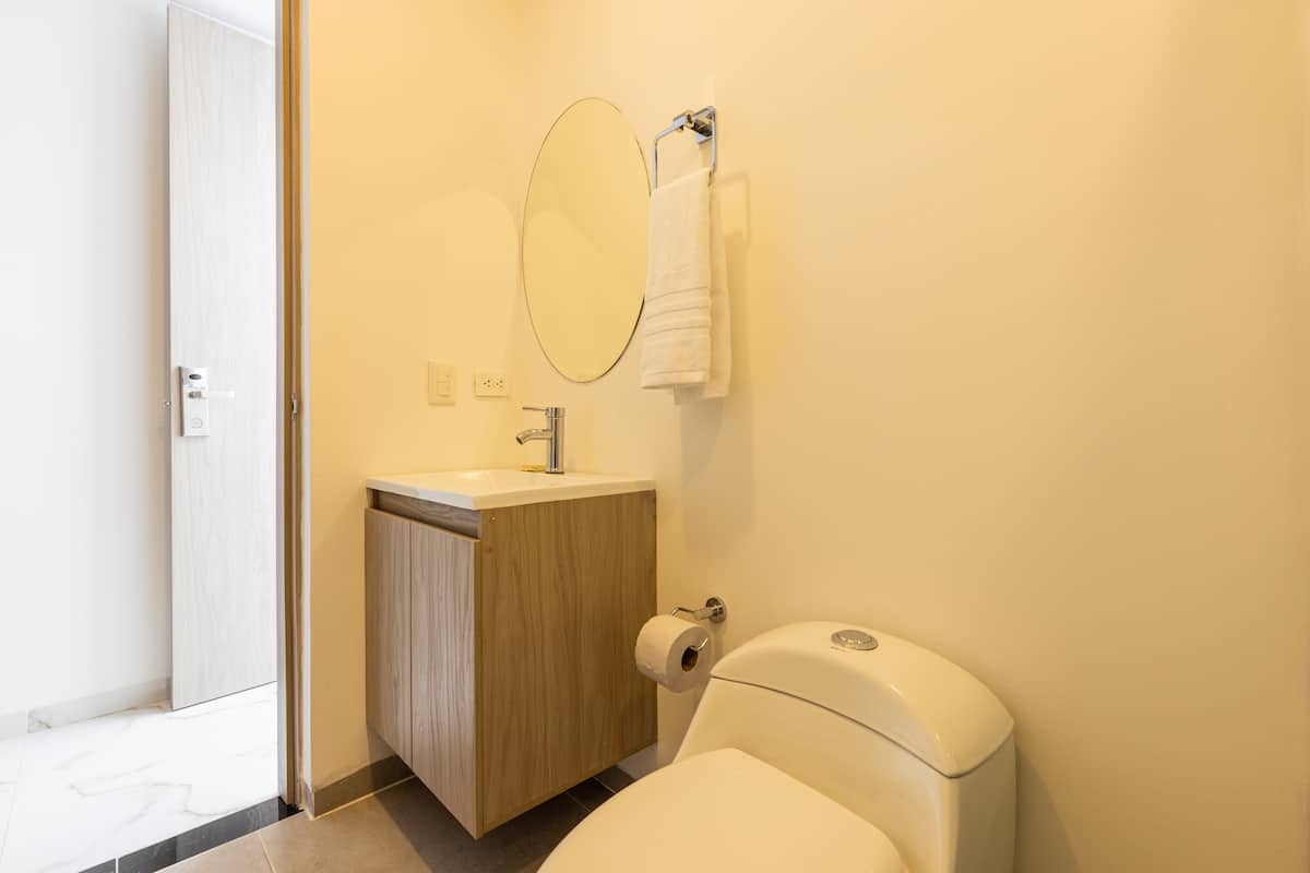 Jacuzzi privado•A 15 min a pie de Provenza•Wifi•Aire acondicionado•205