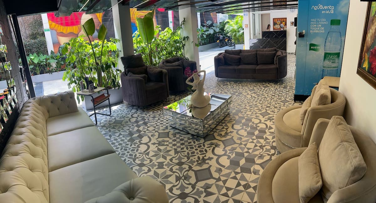 Jacuzzi privado•A 15 min a pie de Provenza•Wifi•Aire acondicionado•205