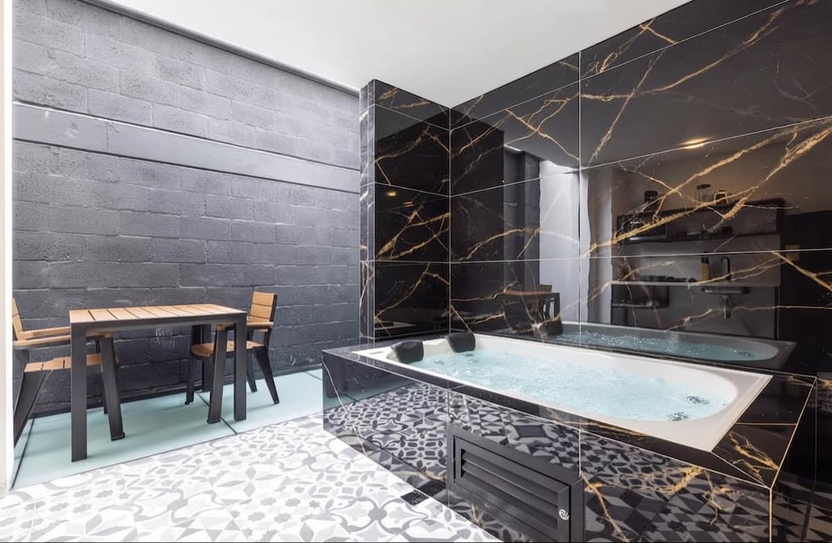 Jacuzzi privado•A 15 min a pie de Provenza•Wifi•Aire acondicionado•205