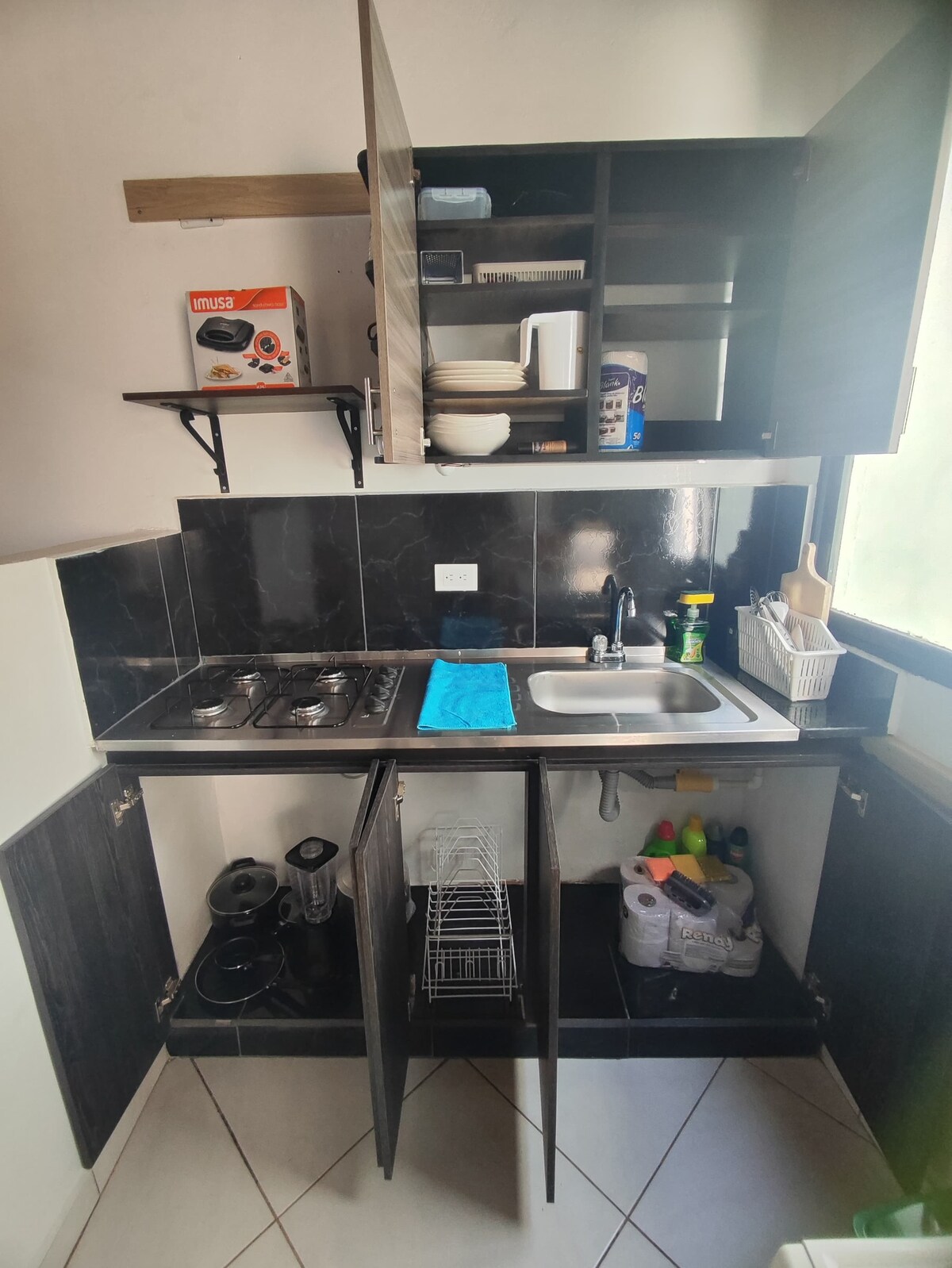 Aparta estudio, iluminado y cómodo