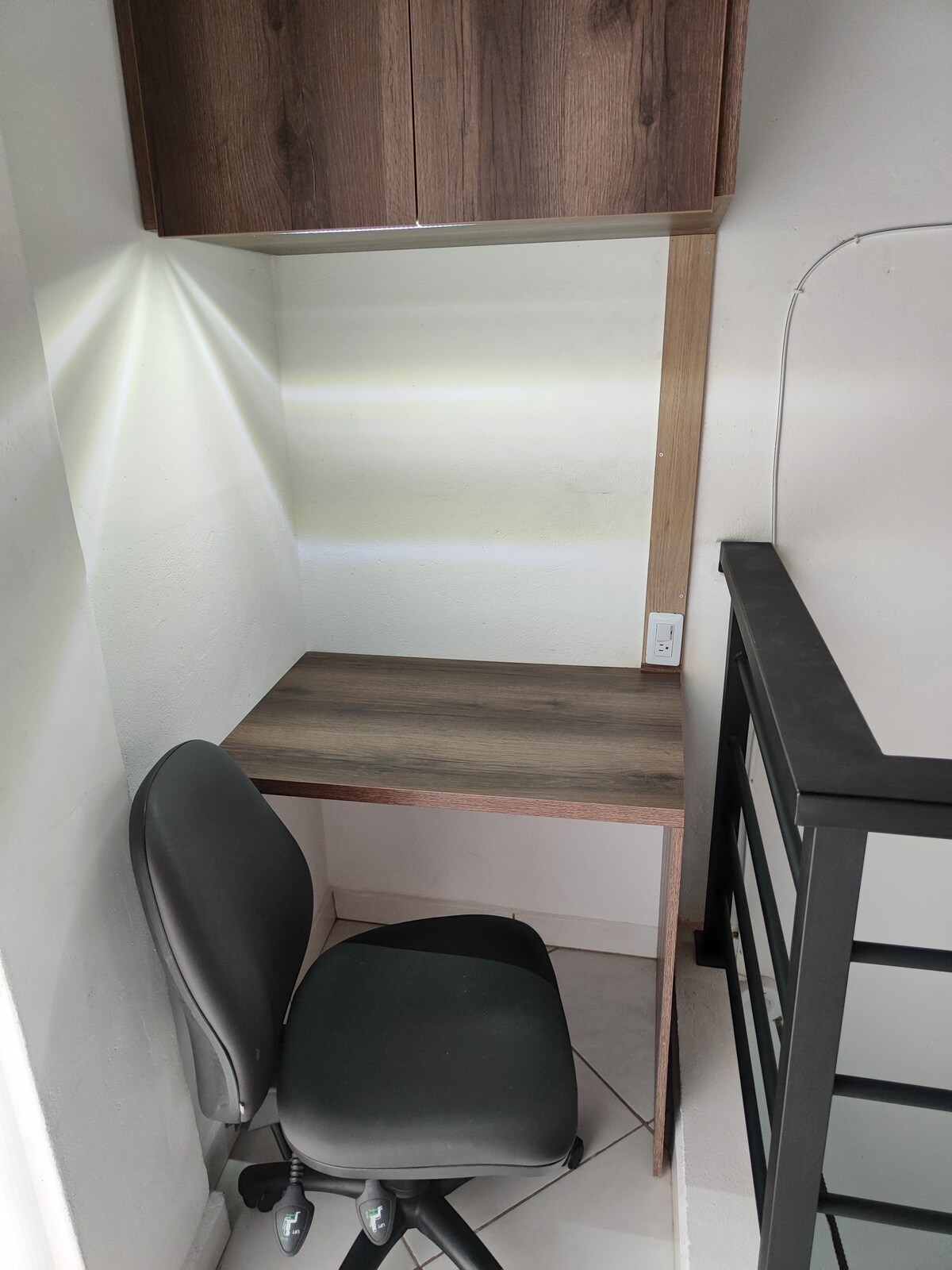 Aparta estudio, iluminado y cómodo
