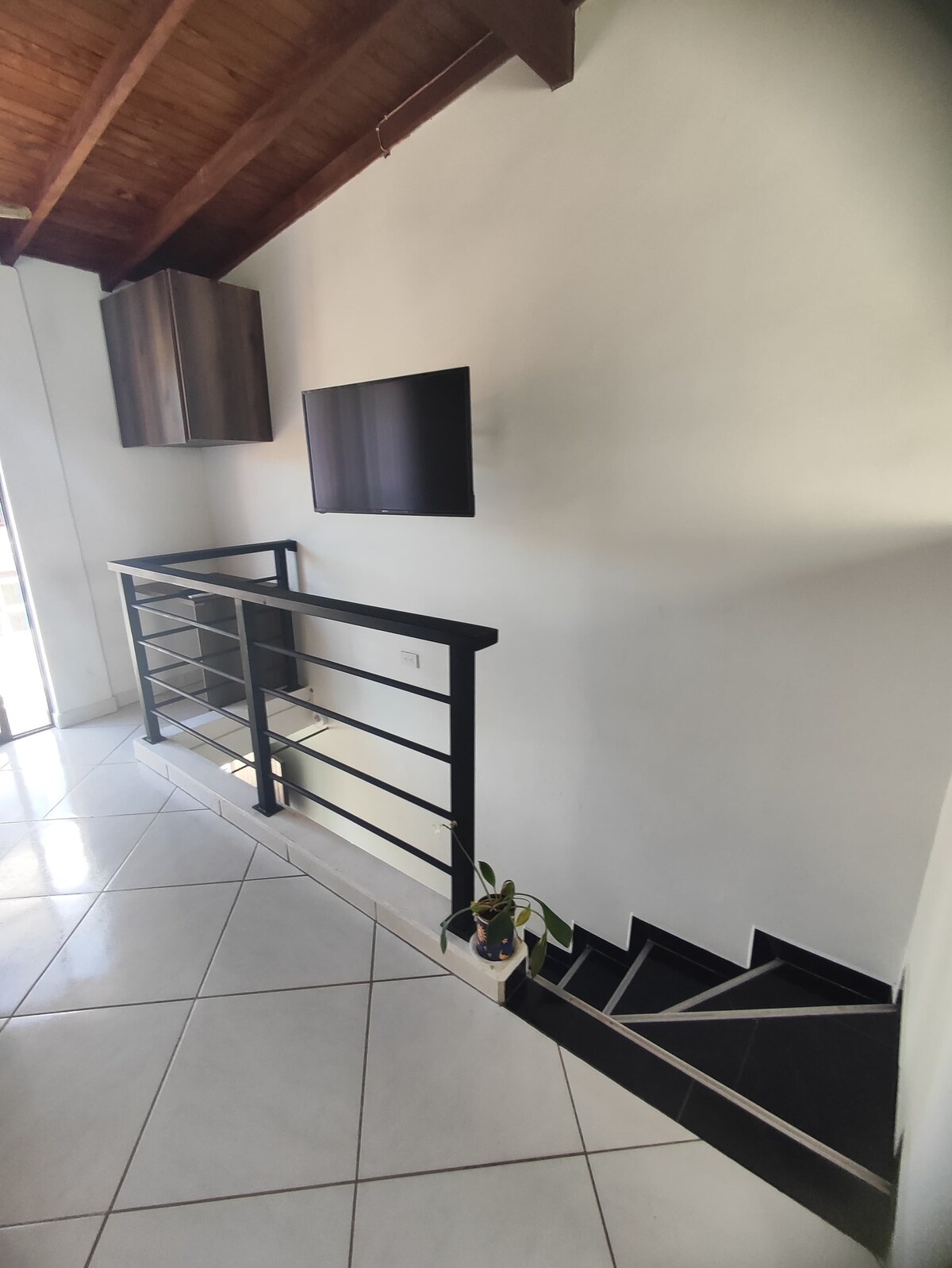 Aparta estudio, iluminado y cómodo