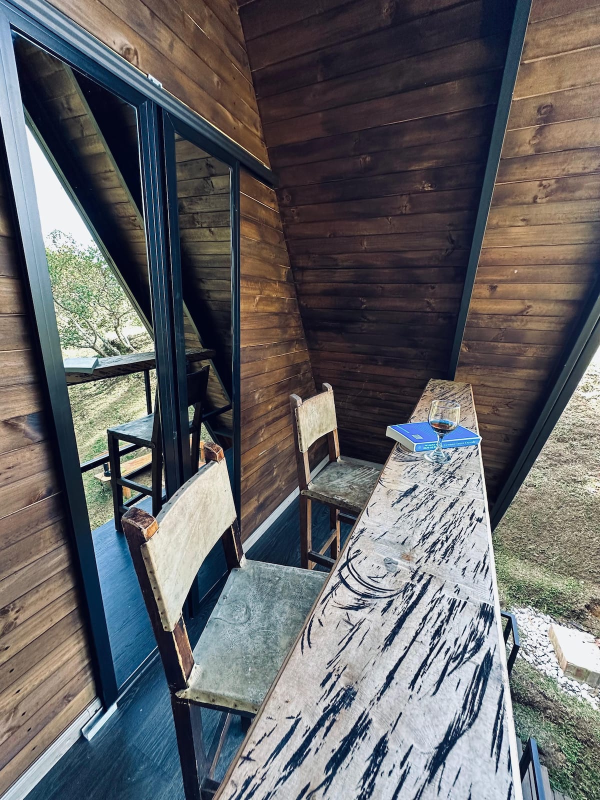 Cabaña en el chaparral
