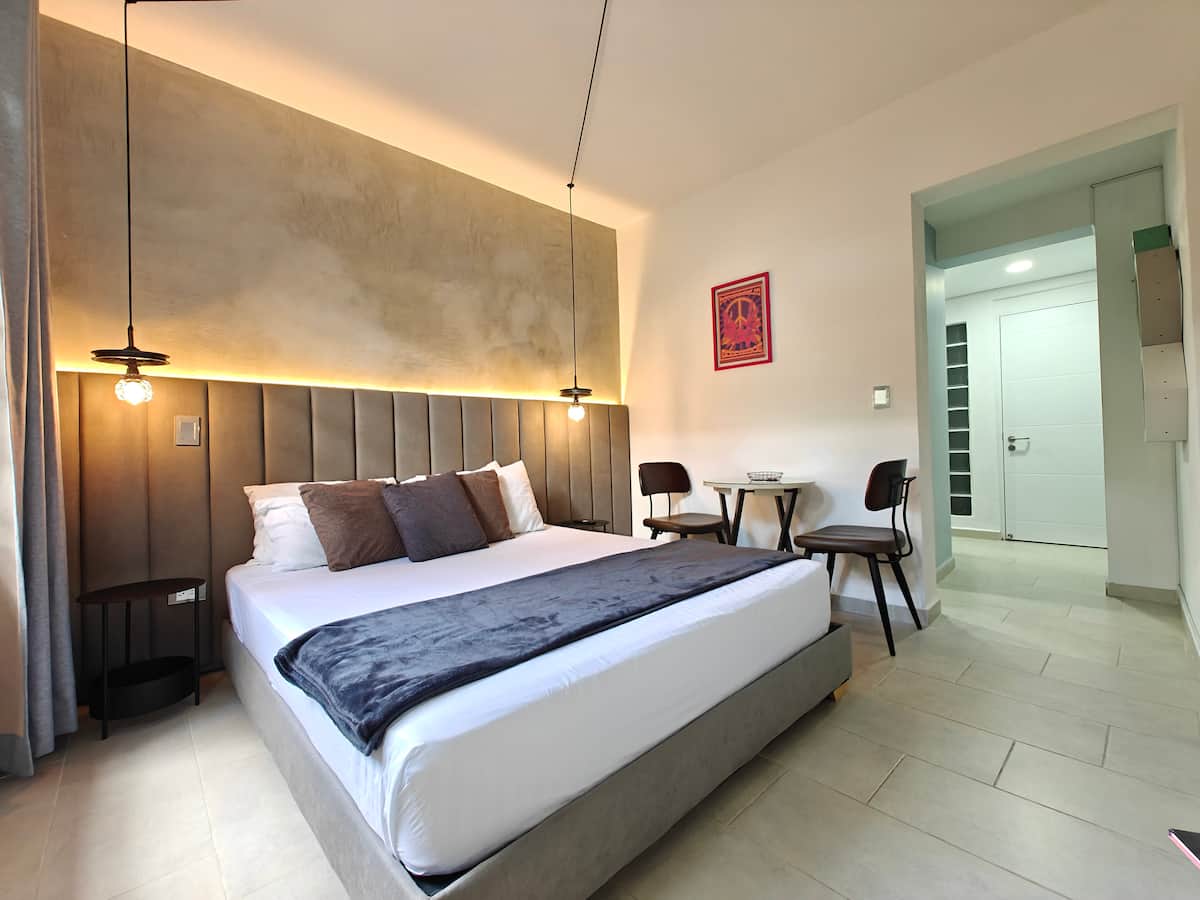 ¡The Trendy Spot*Opn Ktchn*Workspace!
