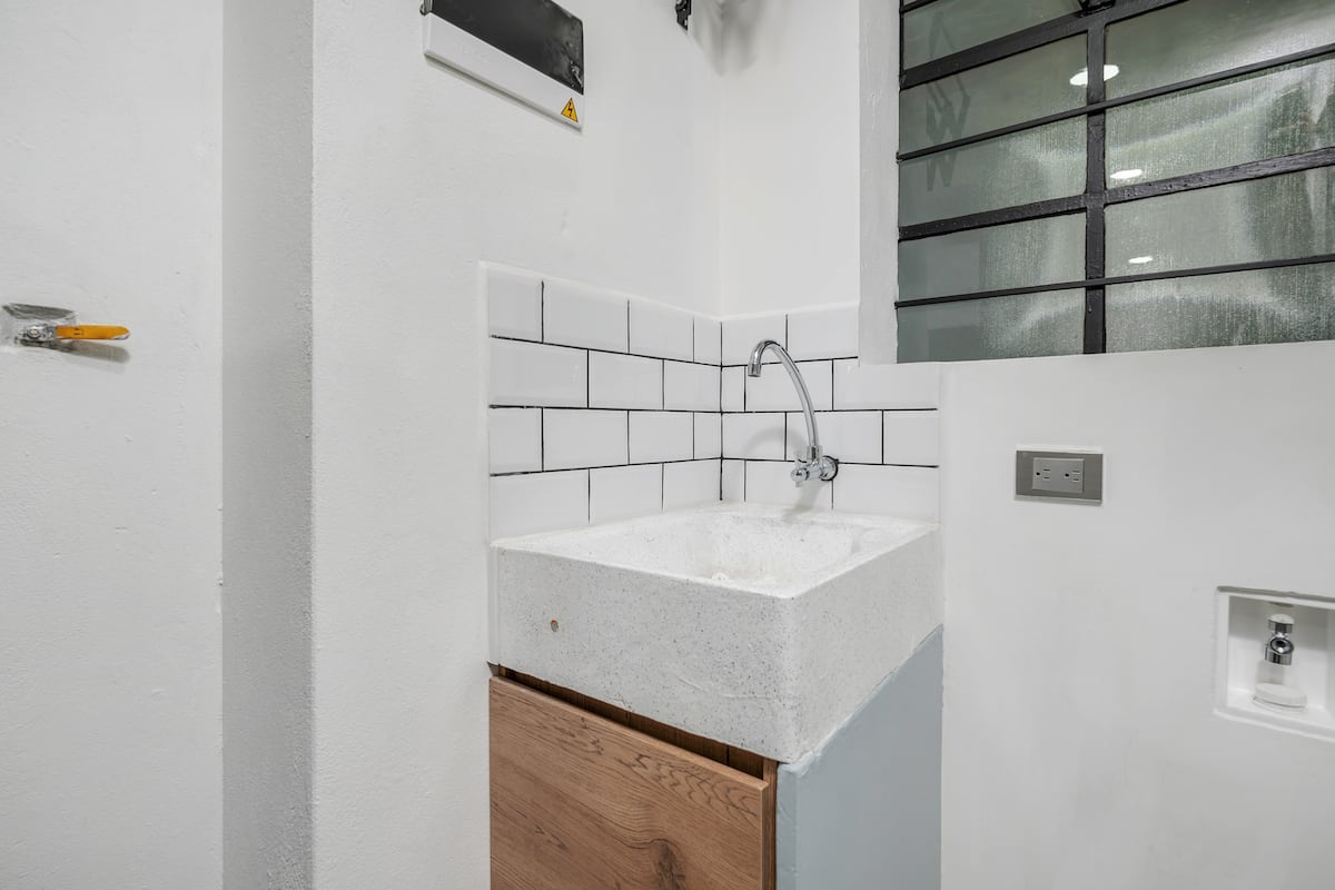 ¡The Trendy Spot*Opn Ktchn*Workspace!