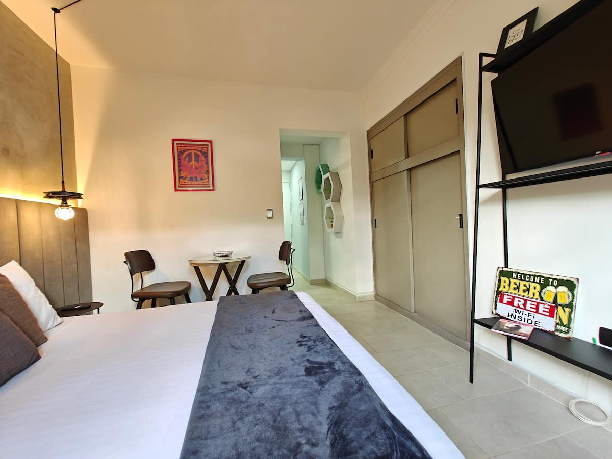 ¡The Trendy Spot*Opn Ktchn*Workspace!