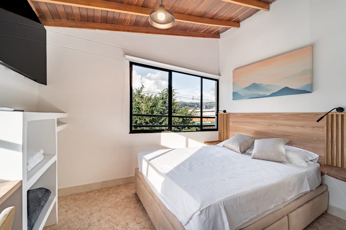 Confortable habitacion, baño y cocina privados 301