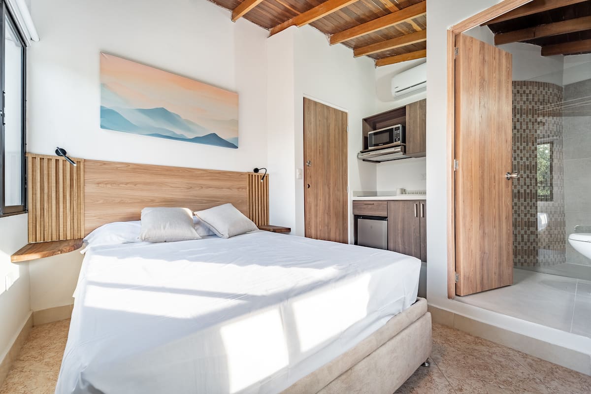 Confortable habitacion, baño y cocina privados 301