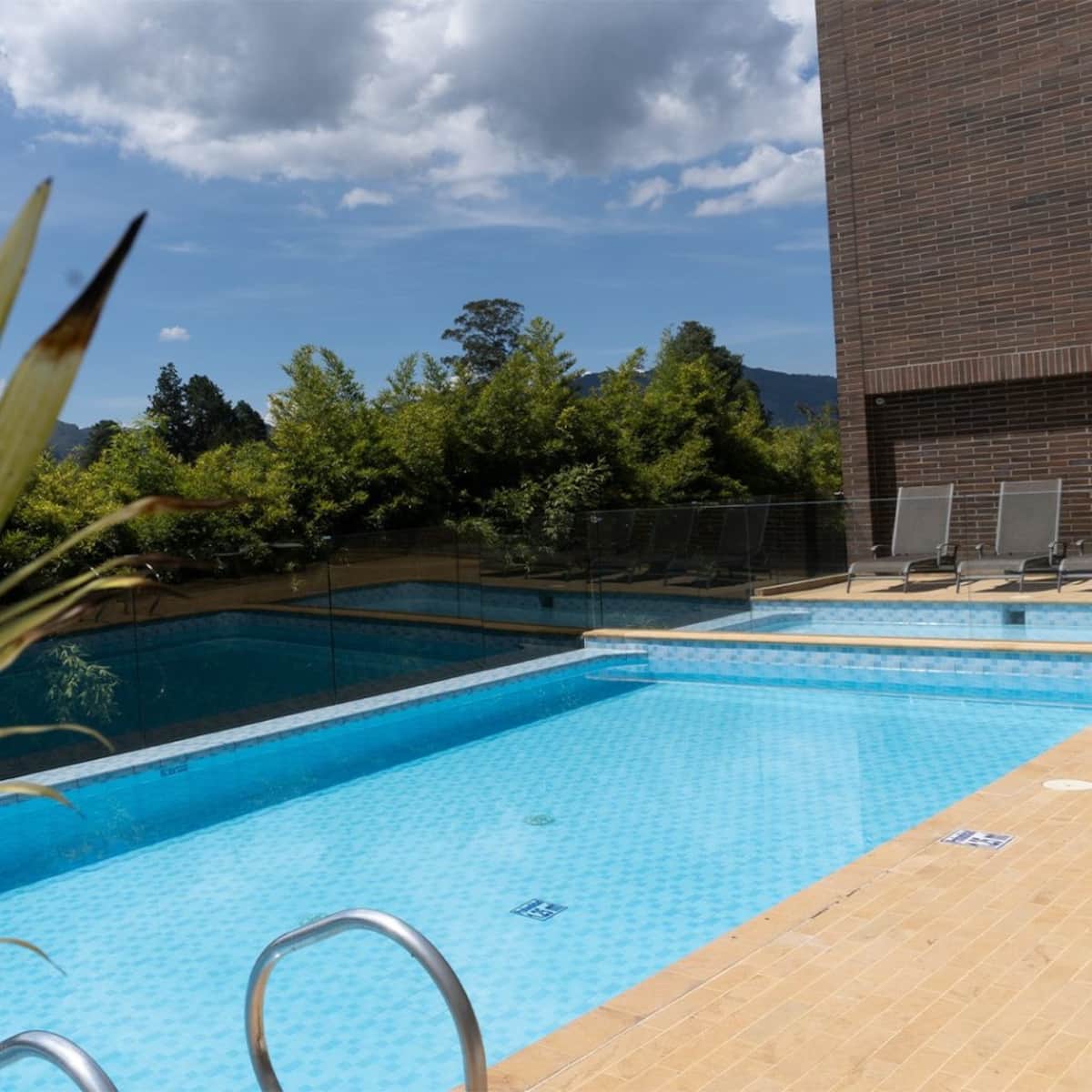 Apartasuite hotel l Llanogrande l Cerca aeropuerto