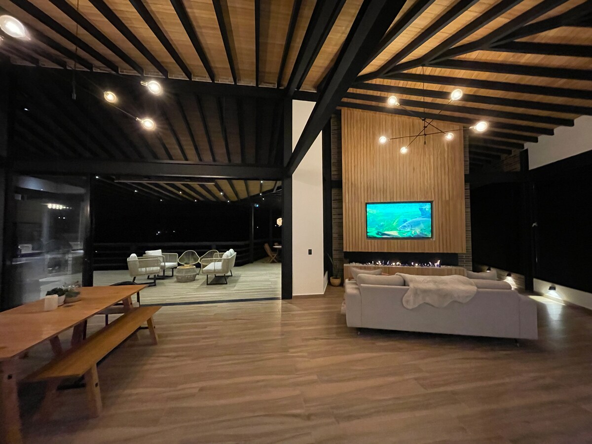 Impresionante casa de 5 dormitorios y 6 baños con jacuzzi privado