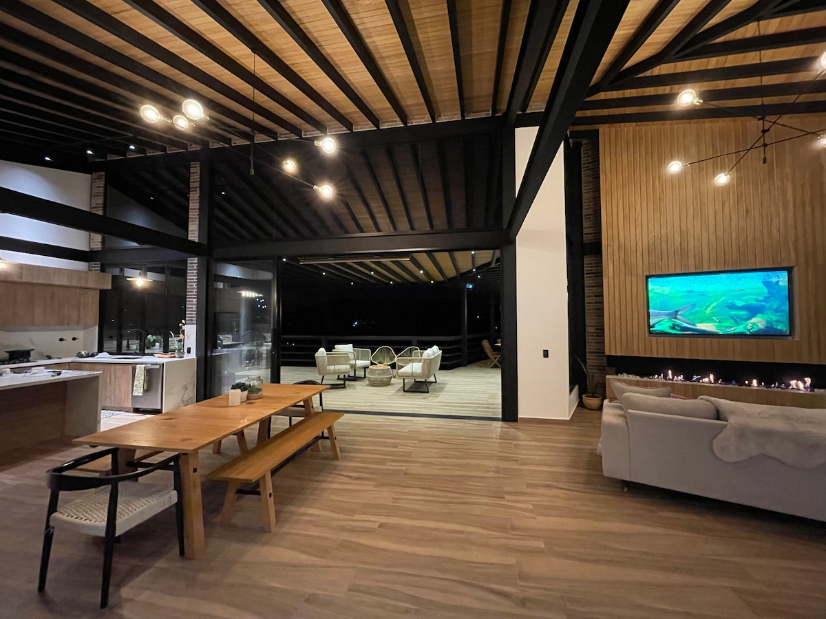 Impresionante casa de 5 dormitorios y 6 baños con jacuzzi privado
