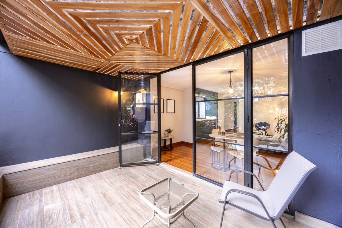 Apartamento con balcón y patio a pasos de Provenza