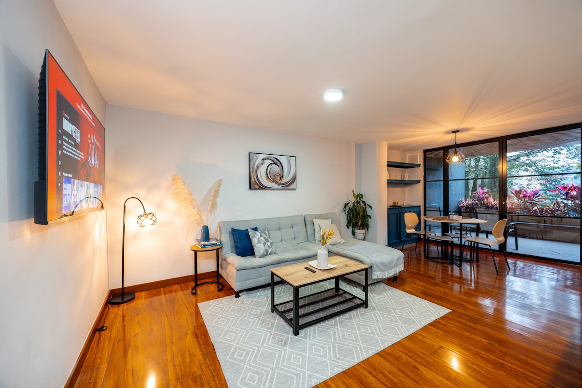 Apartamento con balcón y patio a pasos de Provenza