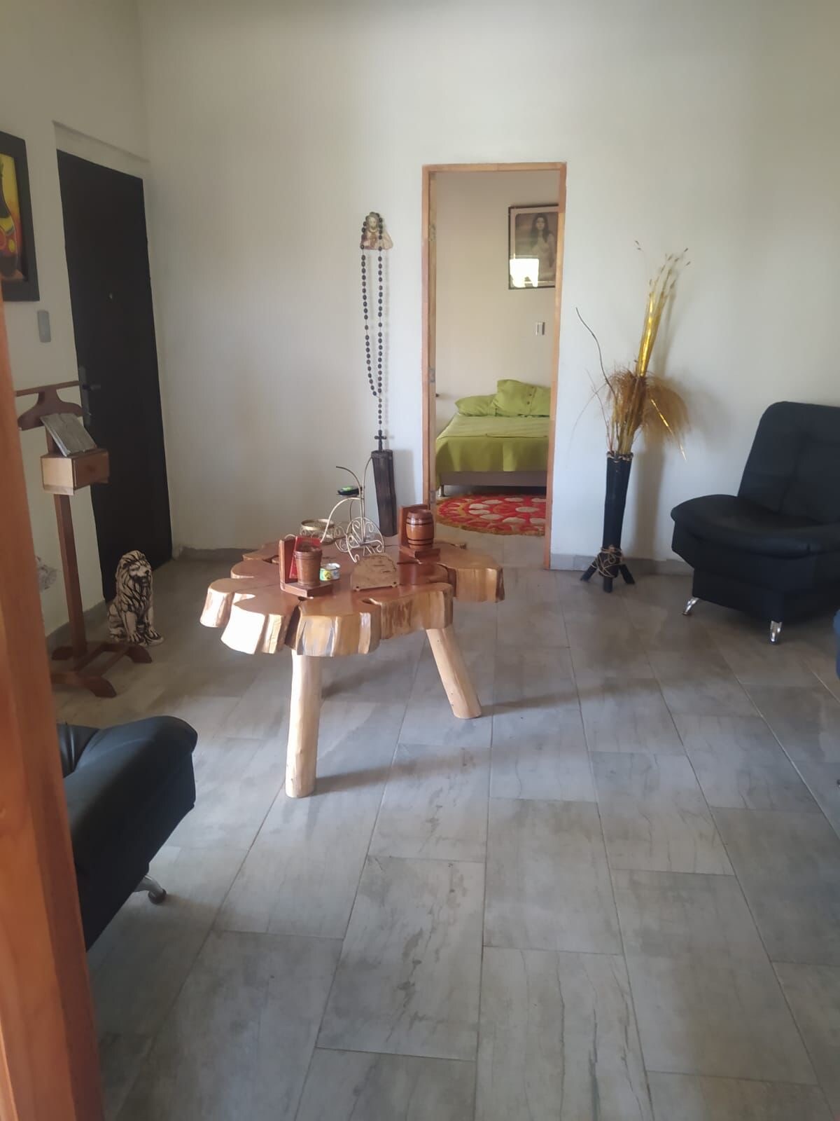 Cabaña moderna en meseta mágica