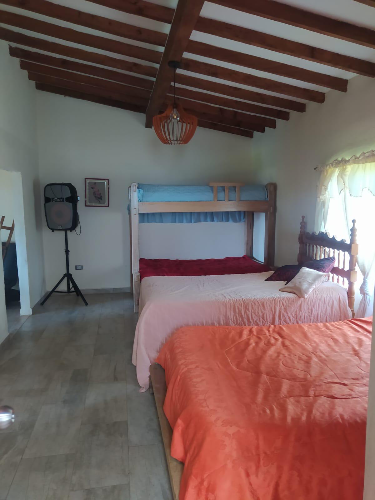 Cabaña moderna en meseta mágica