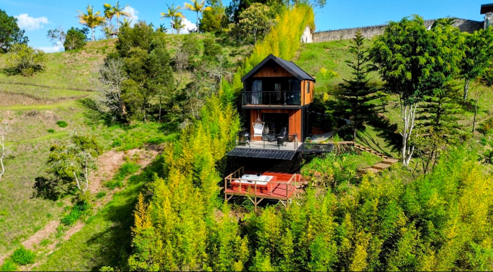 Cabaña | Glamping con jacuzzi & vista al embalse