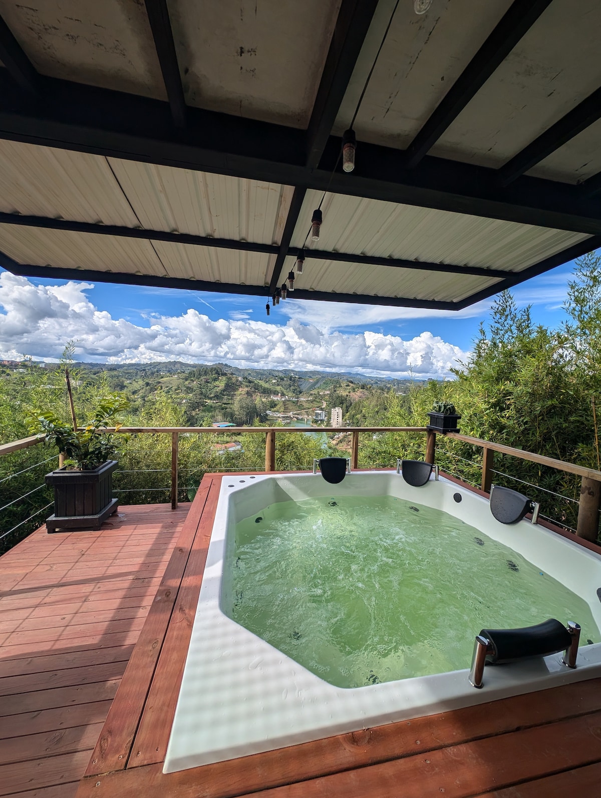 Cabaña | Glamping con jacuzzi & vista al embalse
