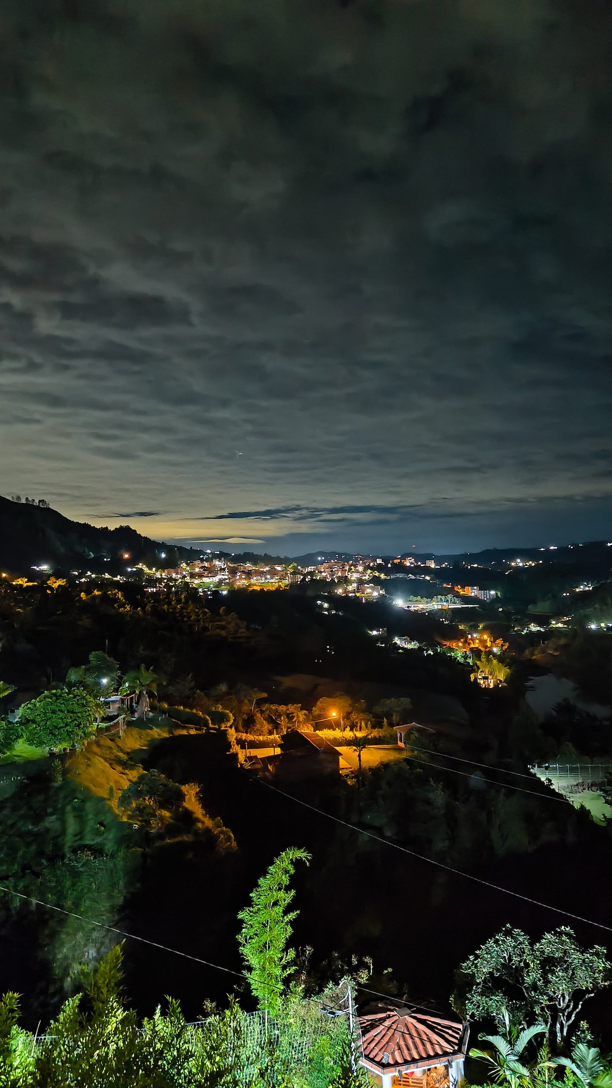 Cabaña | Glamping con jacuzzi & vista al embalse