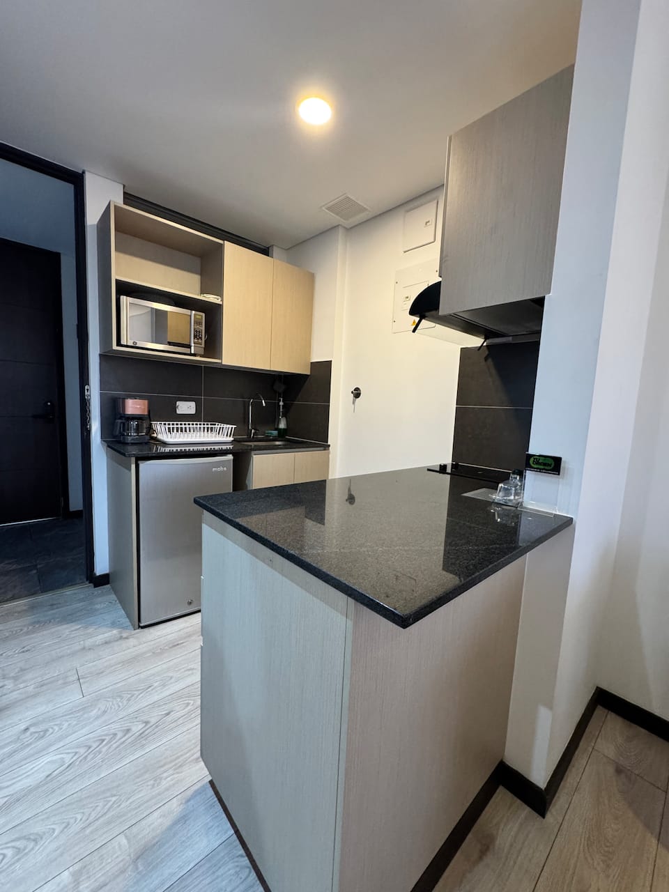Suite moderna a 10 minutos del aeropuerto/2 camas/aire acondicionado/jacuzzi/gimnasio