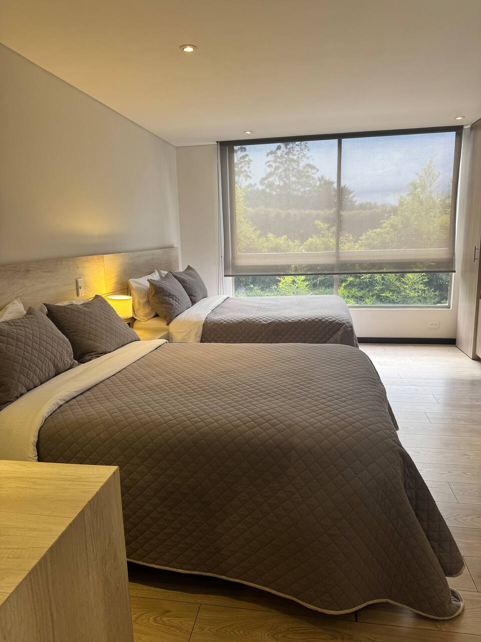 Suite moderna a 10 minutos del aeropuerto/2 camas/aire acondicionado/jacuzzi/gimnasio