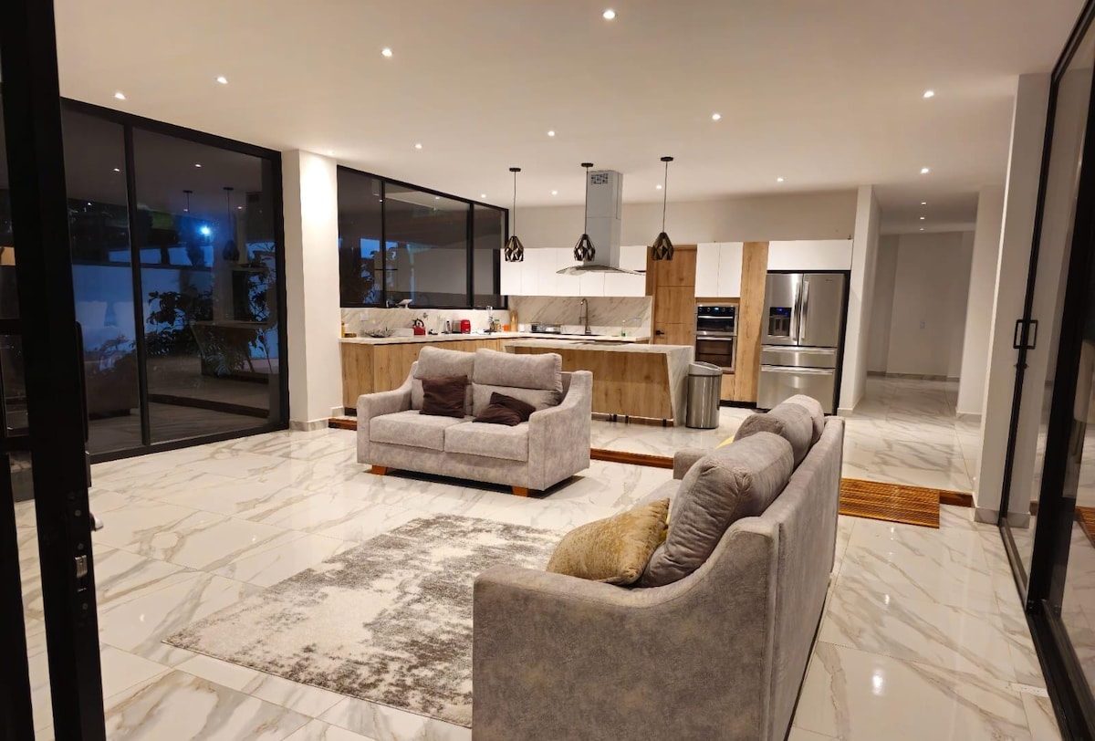 The View | Un retiro VIP en una mansión moderna