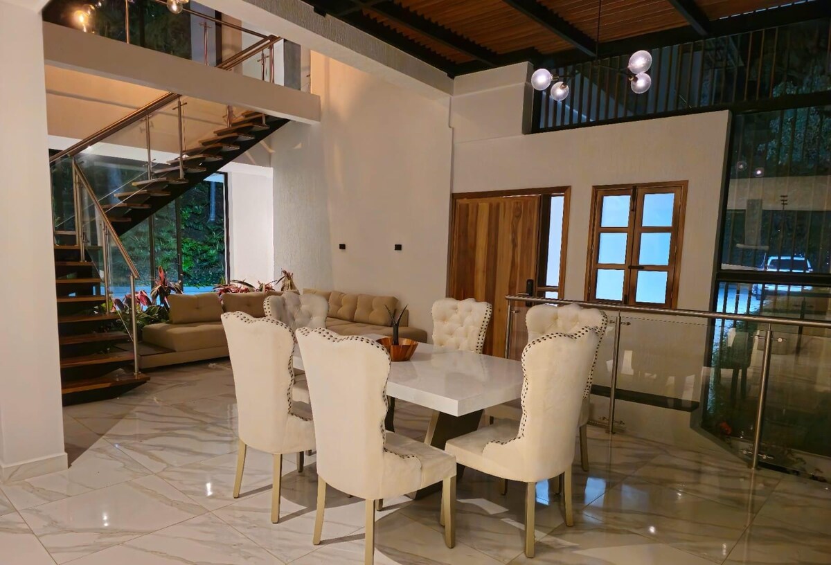 The View | Un retiro VIP en una mansión moderna