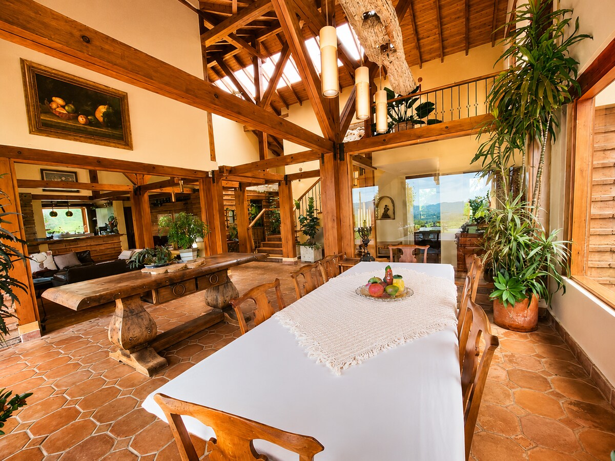 Finca familiar en la Ceja hermosa vista y chimenea