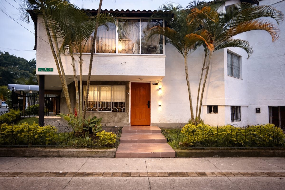Apartamento loft + cocina + wifi + TV + lavandería en Medellín